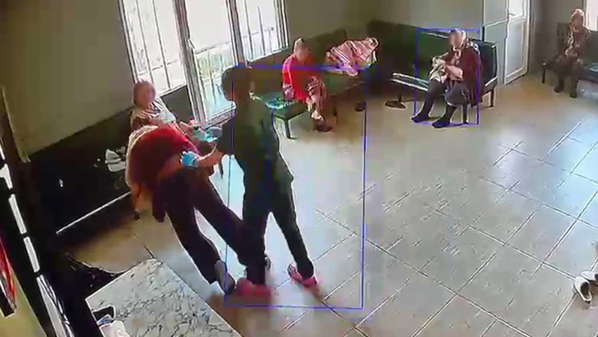 İstanbul'daki bakımevinde kan donduran eziyet! Skandallar zinciri: Yaşlı hastayı önce dövdü sonra yüzüne tükürdü - Resim : 2