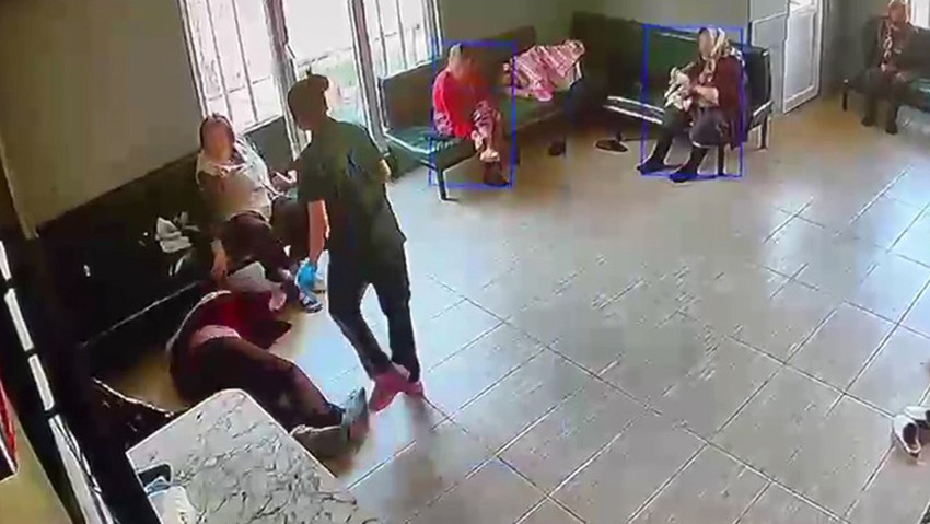 İstanbul'daki bakımevinde kan donduran eziyet! Skandallar zinciri: Yaşlı hastayı önce dövdü sonra yüzüne tükürdü - Resim : 1