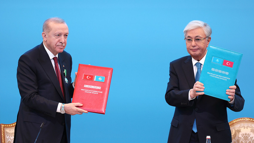 Kazakistan ve Türkiye arasında yeni anlaşmalara imzalar atıldı: Ahmet Yesevi Nişanı ilk kez Cumhurbaşkanı Erdoğan'a verildi - Resim : 1