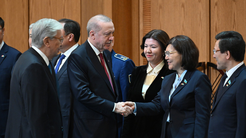 Kazakistan ve Türkiye arasında yeni anlaşmalara imzalar atıldı: Ahmet Yesevi Nişanı ilk kez Cumhurbaşkanı Erdoğan'a verildi - Resim : 8