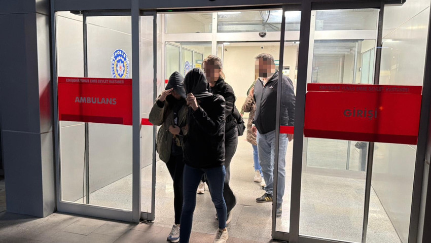 Tepebaşı Belediyesi’ne ‘yolsuzluk’ operasyonu: 60 gözaltı! Özel kalem müdürünün bahçesinin altı kripto madeni çıktı - Resim : 3
