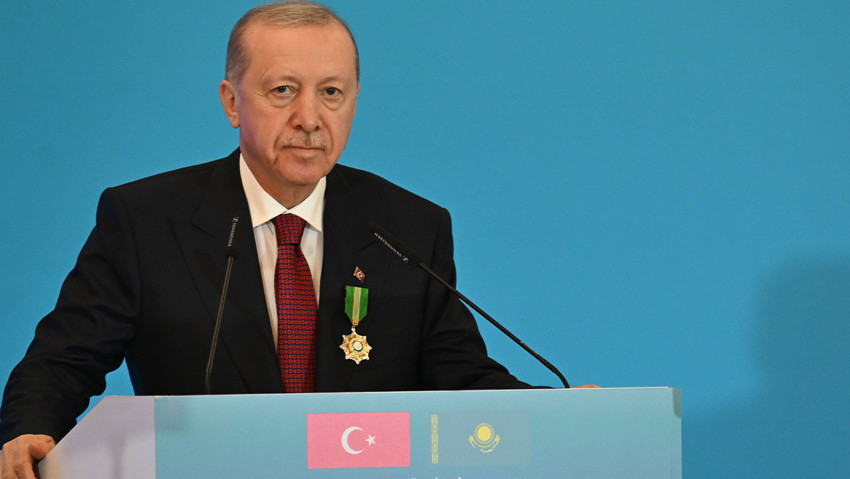 Cumhurbaşkanı Erdoğan Kazakistan dönüşü uçakta gazetecilerin sorularını yanıtladı: "Anayasa sözümüzü tutacağız" - Resim : 7