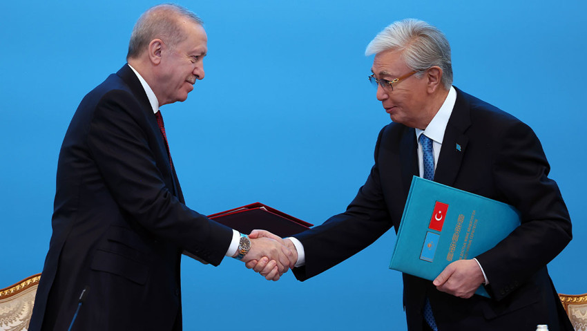 Cumhurbaşkanı Erdoğan Kazakistan dönüşü uçakta gazetecilerin sorularını yanıtladı: "Anayasa sözümüzü tutacağız" - Resim : 10