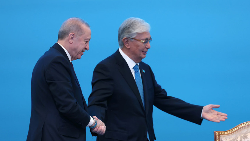 Cumhurbaşkanı Erdoğan Kazakistan dönüşü uçakta gazetecilerin sorularını yanıtladı: "Anayasa sözümüzü tutacağız" - Resim : 11