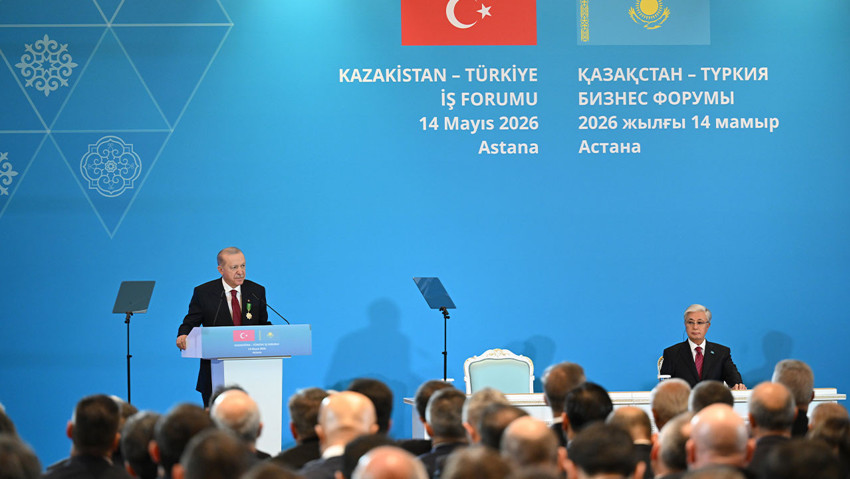 Cumhurbaşkanı Erdoğan Kazakistan dönüşü uçakta gazetecilerin sorularını yanıtladı: "Anayasa sözümüzü tutacağız" - Resim : 6