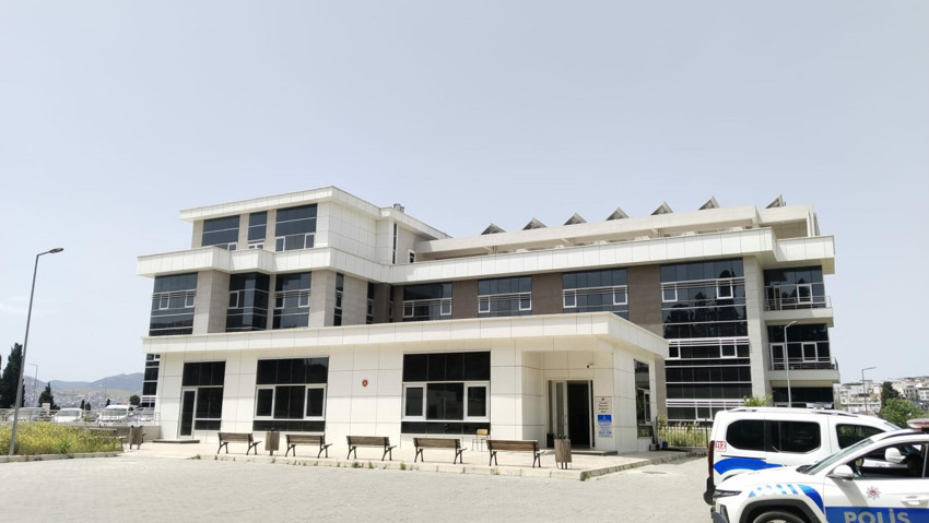 İzmir'de dehşete düşüren olay: Şantiye alanında yanmış kadın cesedi bulundu - Resim : 1
