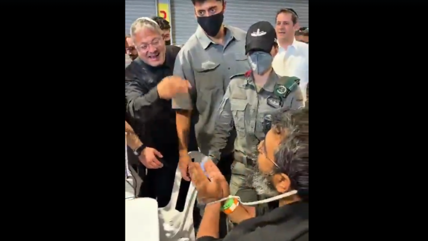 İsrail'den Sumud aktivistlerine insanlık dışı müdahale! Irkçı Ben-Gvir'den provokasyona soyundu: Netanyahu'nun bunları bir süre bana vermesini istiyorum - Resim : 1