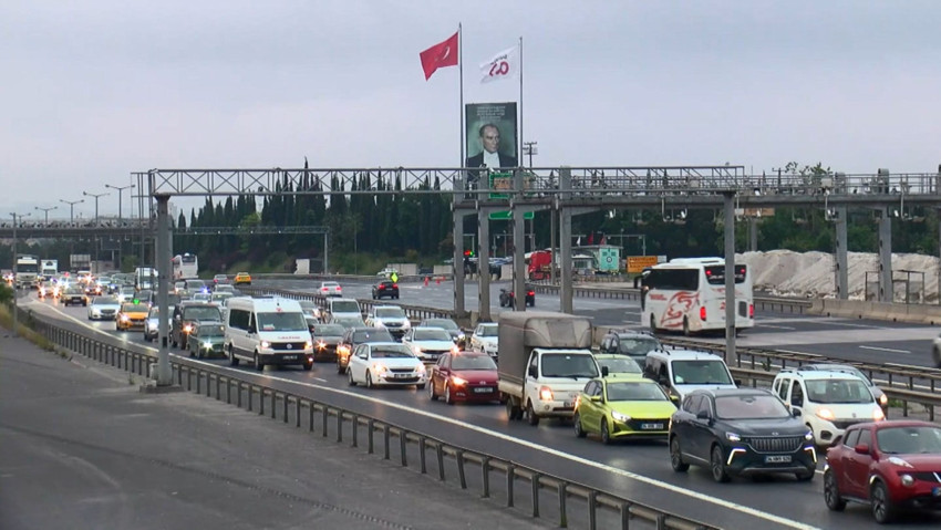 İstanbul'da bayram tatili hareketliliği! Bazı yollar kilitlendi - Resim : 1