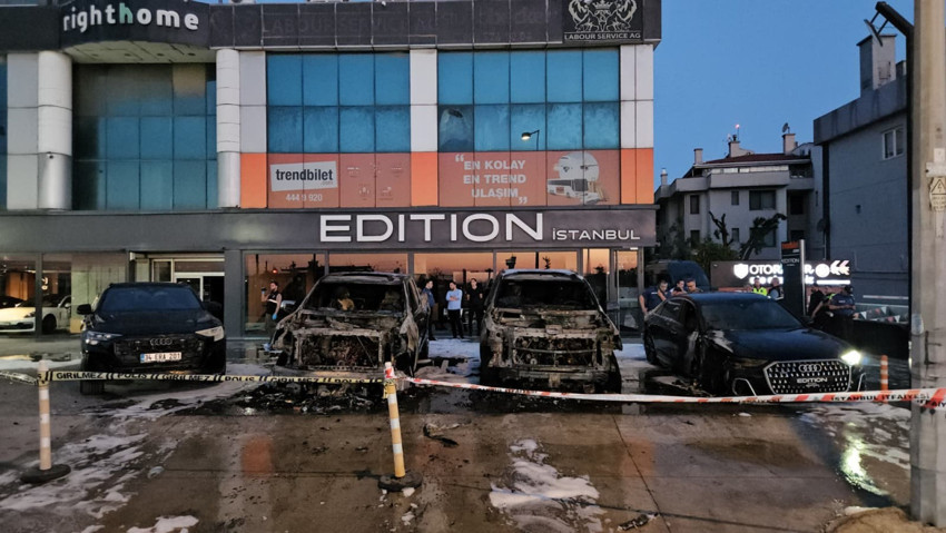 Lüks araçlar alev alev yandı! Bir araçta başladı, hızla yayıldı! Bir gecede 50 milyon TL yandı! - Resim : 2
