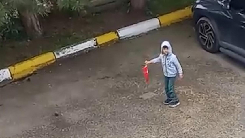 Yaşı küçük vatan sevgisi büyük! 5 yaşındaki Miraç’ın yürekleri ısıtan Türk Bayrağı hassasiyeti - Resim : 2