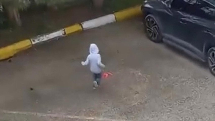 Yaşı küçük vatan sevgisi büyük! 5 yaşındaki Miraç’ın yürekleri ısıtan Türk Bayrağı hassasiyeti - Resim : 1