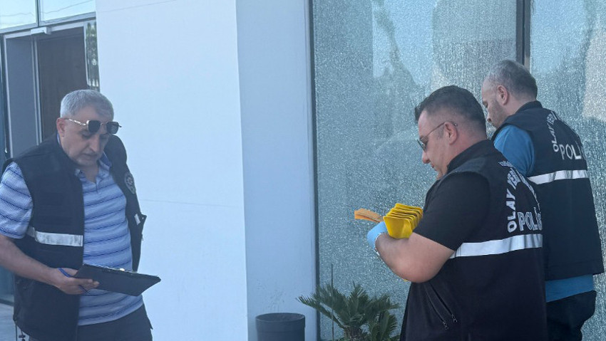 İstanbul’dan sonra Antalya: Otokoç’a yeni silahlı saldırı: Kaçış anları ortaya çıktı - Resim : 1