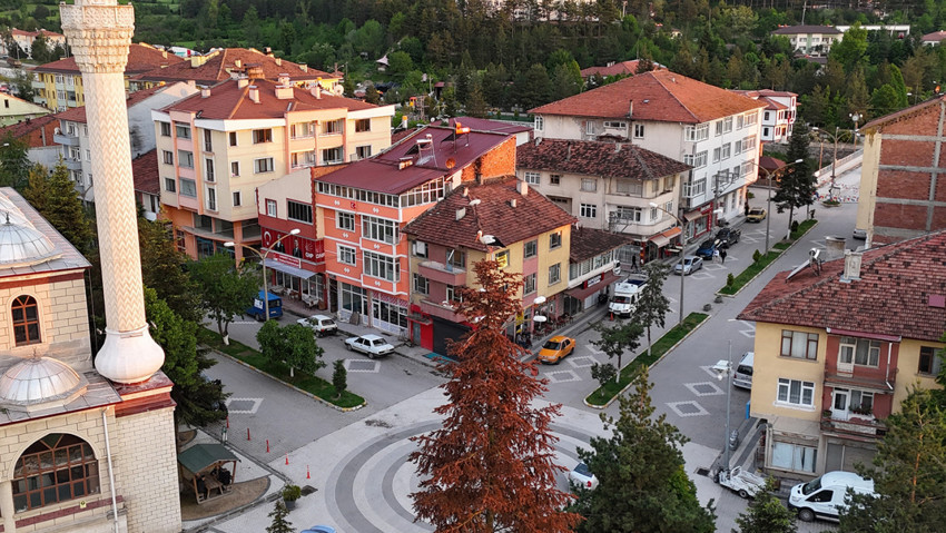 Leylekler gün batımını cami kubbesinde karşıladı: Mest eden anlar havadan görüntülendi - Resim : 2