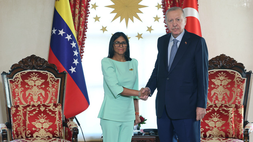 Dolmabahçe'de kritik zirve! Cumhurbaşkanı Erdoğan, Delcy Rodriguez ile görüştü - Resim : 1