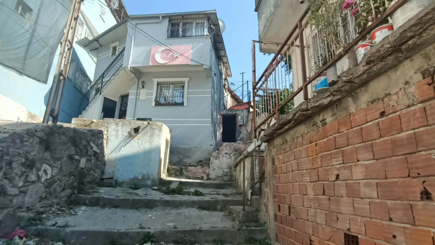 İzmir'de kezzaplı vahşet! Eski eş dehşet saçtı: Anne öldü, kızı ağır yaralı - Resim : 1