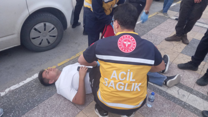 "Neden yan baktın?" tartışmasında kan aktı: Sokak ortasında bıçaklı dehşet - Resim : 2