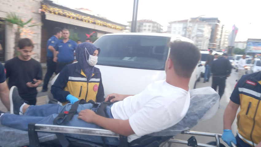 "Neden yan baktın?" tartışmasında kan aktı: Sokak ortasında bıçaklı dehşet - Resim : 3