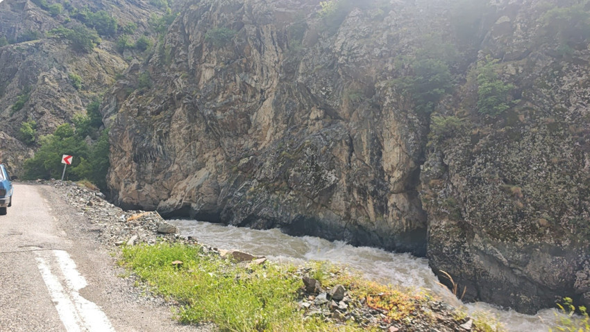 Artvin'de yürek yakan olay! Baba-oğul kamyonetle Çoruh Nehri'ne uçtu: Kahreden detay ortaya çıktı - Resim : 2