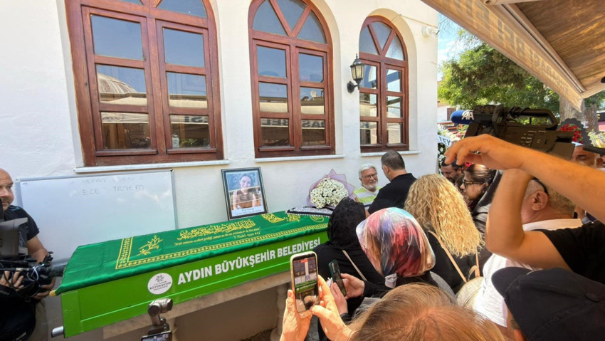 Ece İrtem son yolculuğuna uğurlandı! Acılı anne feryat etti: "Benim yavrum uyuyordu" - Resim : 4