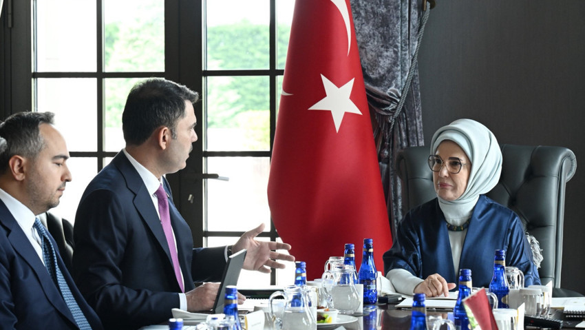 Emine Erdoğan, Bakan Murat Kurum'u kabul etti: Daha temiz, daha yeşil bir dünya - Resim : 1