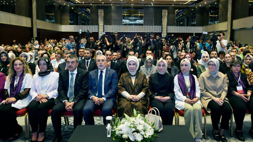 Emine Erdoğan, Şule Yüksel Şenler Vakfı'nın ‘Deprem Bölgesi Kursiyer ve Mezuniyet Buluşması’na katıldı - Resim : 6