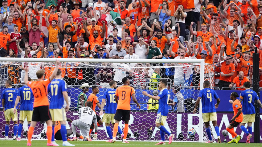 Hollanda farklı kazandı: İsveç'i 5-1 mağlup etti - Resim : 1