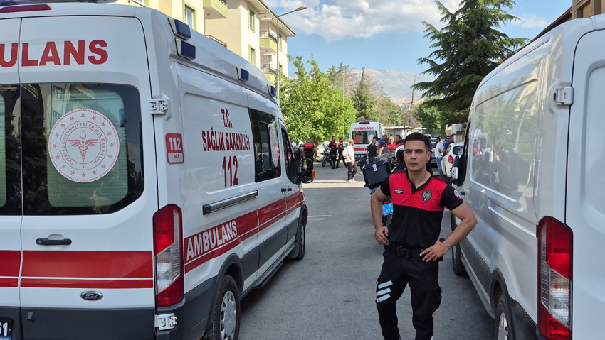 Malatya'da kan donduran vahşet! Baba dehşet saçtı: Kızını öldürdü, eşi ve diğer kızını ağır yaraladı - Resim : 2