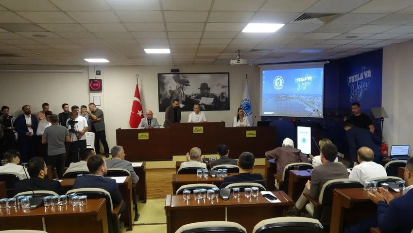 CHP'li başkandan partisine ağır eleştiri: İBB'yi topa tuttu!