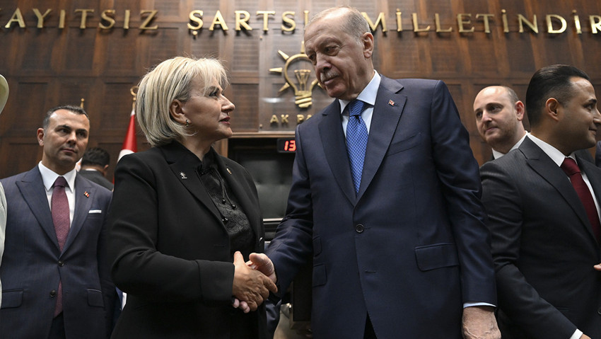 Anonsun ardından salona girdi! Nimet Özdemir AK Parti'de: Aynı Nimet’im, değişen bir şey yok - Resim : 2
