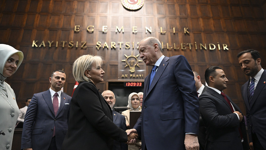 Anonsun ardından salona girdi! Nimet Özdemir AK Parti'de: Aynı Nimet’im, değişen bir şey yok - Resim : 1