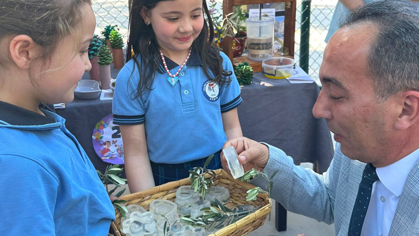 Minik ellerden büyük emek: Zeytinin yolculuğu sergiye taşındı - Resim : 1