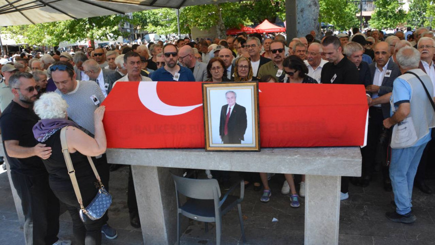 Tek parti, 2 genel başkan! O görüntüler cenaze törenine damga vurdu - Resim : 1