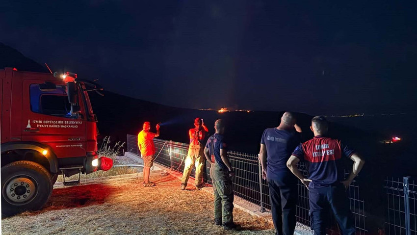 Alevler makilik alanı sardı! Ekipler seferber oldu - Resim : 2