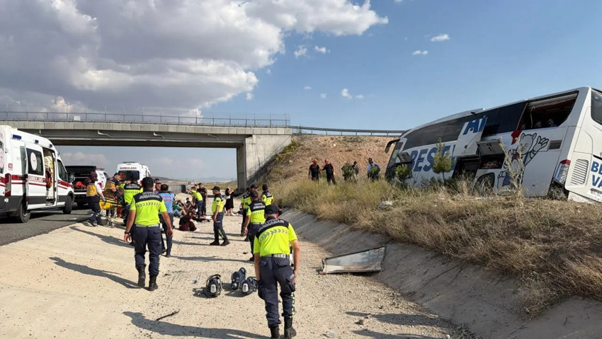 Aksaray'da otobanda korku dolu anlar! Otobüs yoldan çıktı! Çok sayıda yaralı var - Resim : 3
