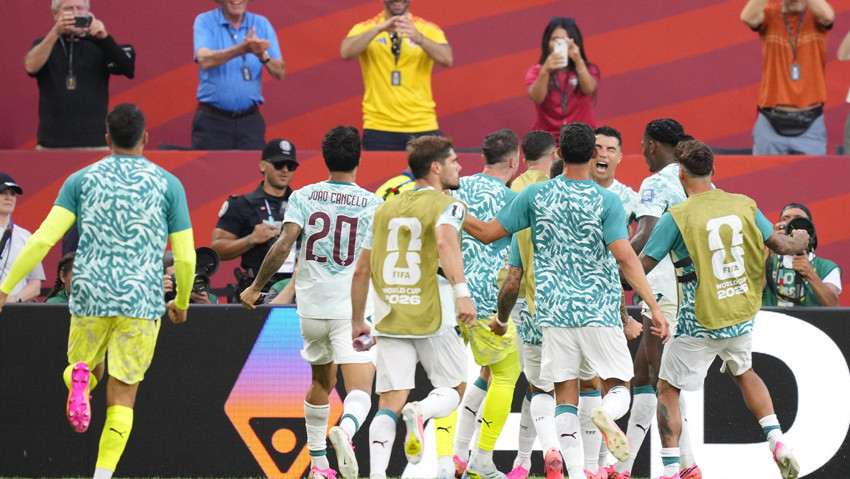 90+13'te büyük şok! Hırvatistan'ın golü VAR'dan döndü! Portekiz çeyrek bileti kaptı: Ronaldo 41 yaşında bir ilki daha başardı - Resim : 8