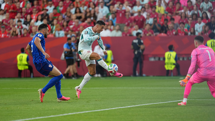 90+13'te büyük şok! Hırvatistan'ın golü VAR'dan döndü! Portekiz çeyrek bileti kaptı: Ronaldo 41 yaşında bir ilki daha başardı - Resim : 3