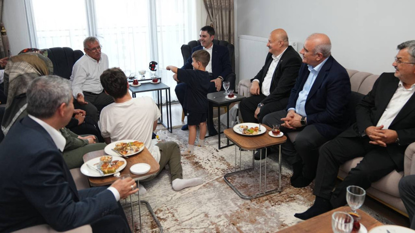 Depremin mucize bebeği Yusuf Berk'e ziyaret! Adıyamanlı dedenin sözleri Bakan Kurum’u duygulandırdı - Resim : 3