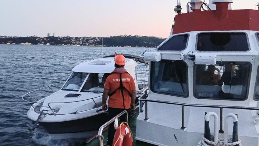Sarıyer açıklarında korku dolu anlar: Su alan tekne kurtarıldı - Resim : 1