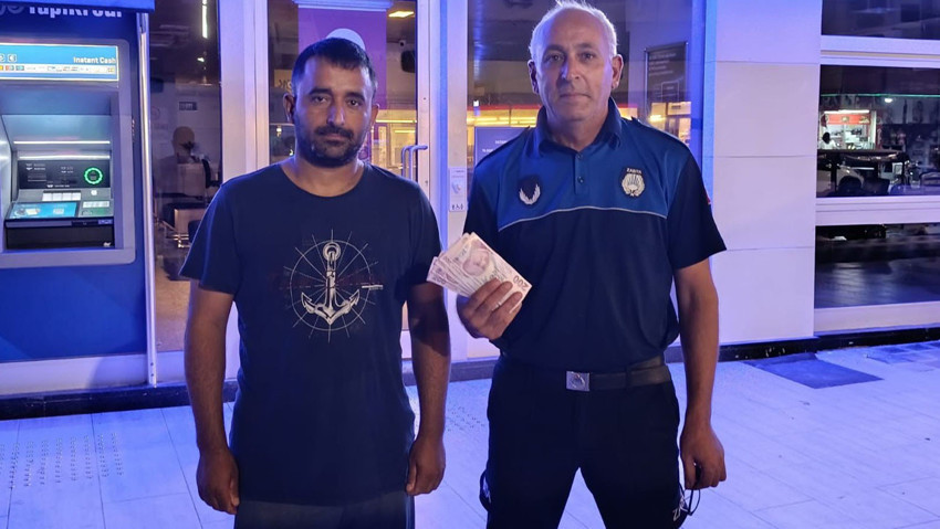 ATM başında dikkat çeken hareket: Herkese örnek oldu - Resim : 1
