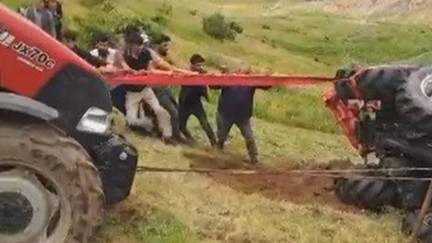 Devrilen traktörün ardından Sarıkamış’ta köylüler tek yürek oldu - Resim : 1