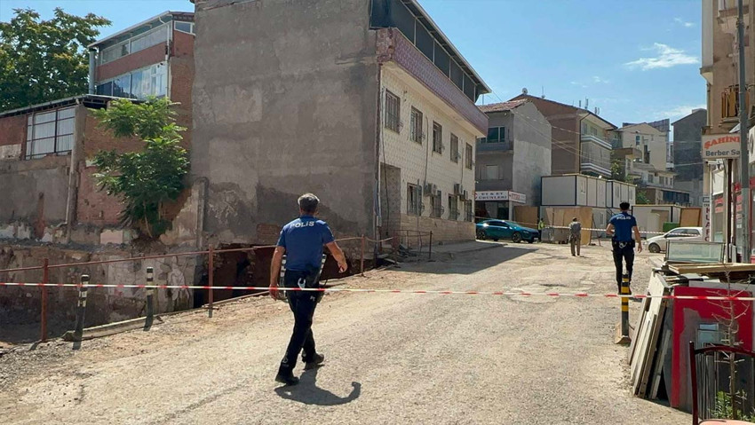 Temel kazısı mahallede korku yarattı: 2 katlı bina apar topar boşaltıldı! - Resim : 3