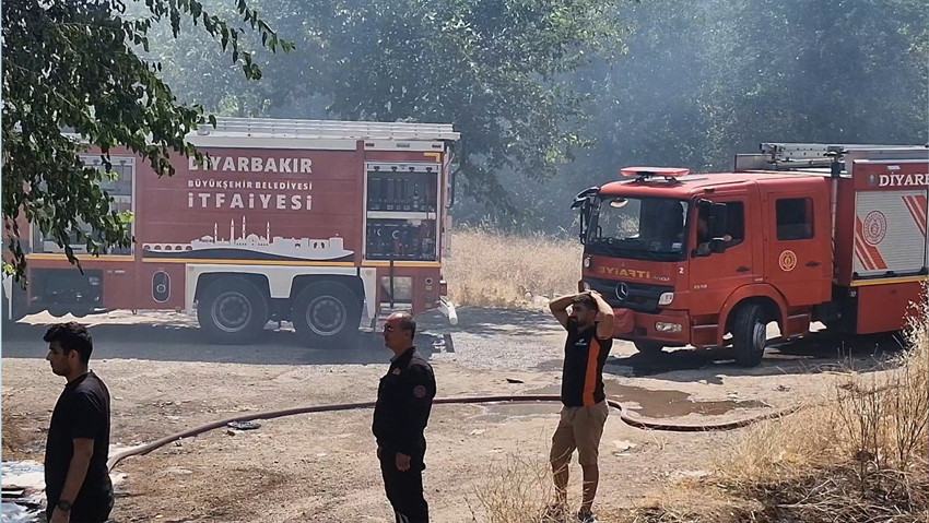 Marangoz atölyesinde alevler yükseldi: 2 kişi dumandan etkilendi - Resim : 2