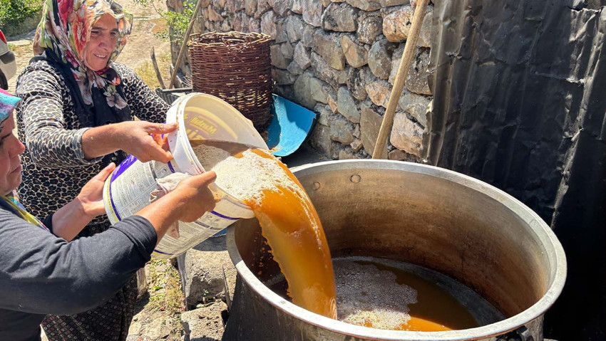 Bingöl’de asırlık gelenek için kollar sıvandı - Resim : 2