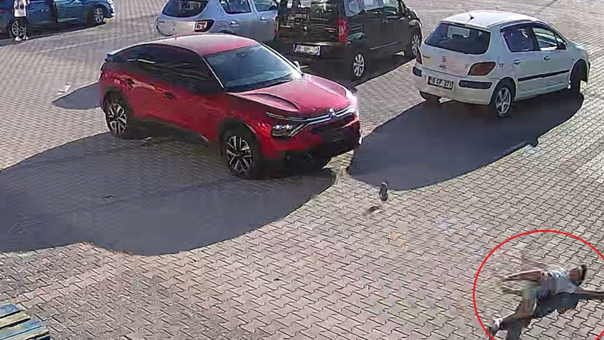 Bir anda yola fırladı: 9 yaşındaki çocuğa otomobil çaptı - Resim : 2