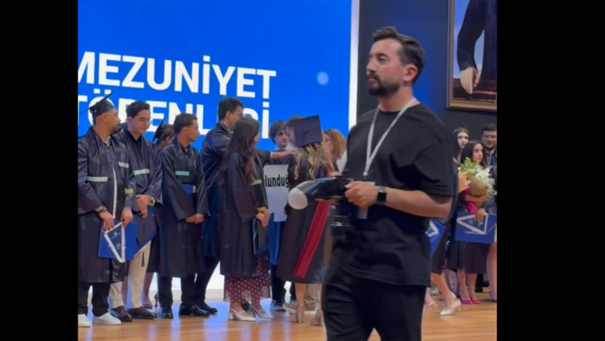 Yeditepe Üniversitesi'ndeki mezuniyet töreninde pankart gerginliği: İndirmeye çalıştılar, önüne geçtiler! Sosyal medyadan tepki yağdı - Resim : 5