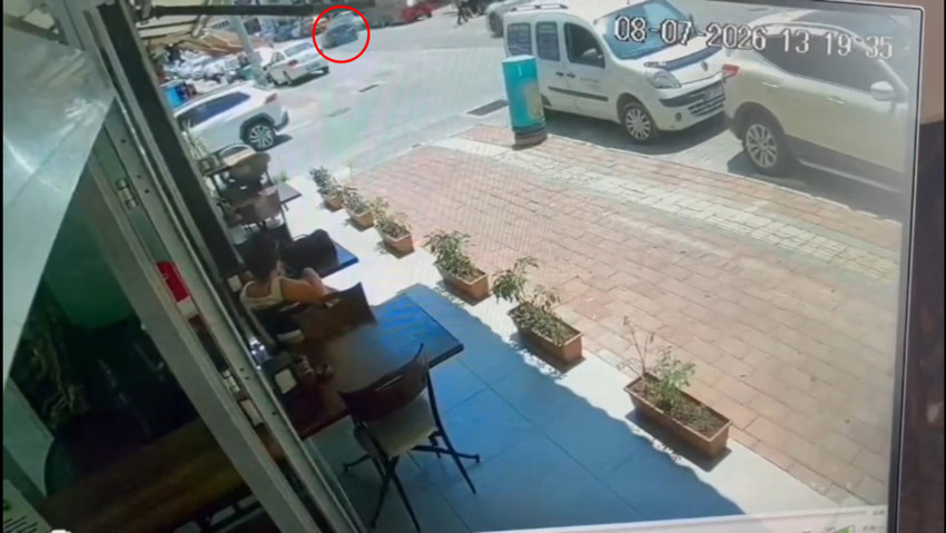 Antalya'da akıllara durgunluk veren olay! Markette hırsızlık yaptı, 10 yaşındaki çocuğun içinde olduğu arabayı kaçırdı! - Resim : 1