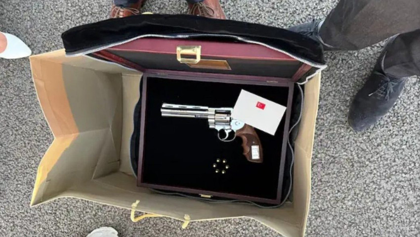Cumhurbaşkanı Erdoğan'ın revolver hediyesi Kanada'da olay oldu: Benden uzak tutuyorlar - Resim : 5