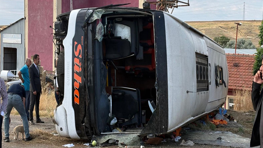 Kırıkkale&rsquo;de feci kazanın g&ouml;r&uuml;nt&uuml;leri ortaya &ccedil;ıktı: 1 kişi hayatını kaybetti - Resim : 1