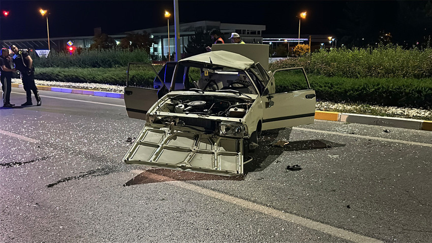 Sivas'ta feci kaza! Direksiyon hakimiyetini kaybetti: 1 ağır, 3 yaralı! - Resim : 1