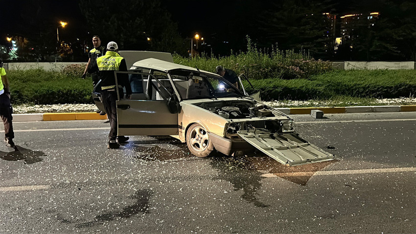 Sivas'ta feci kaza! Direksiyon hakimiyetini kaybetti: 1 ağır, 3 yaralı! - Resim : 2
